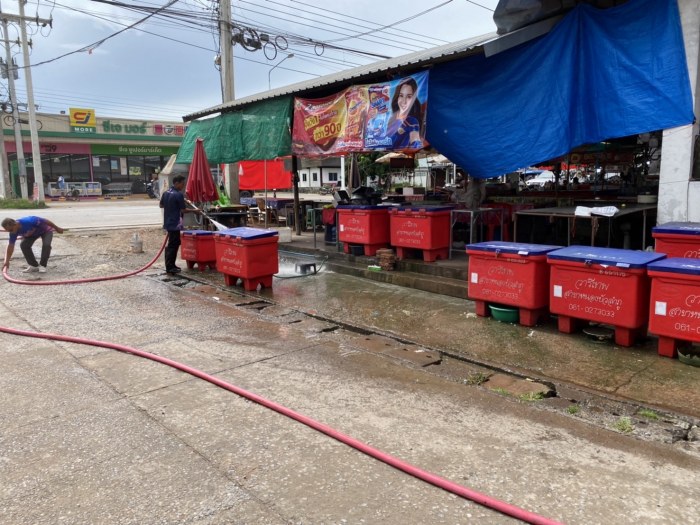 การล้างพื้นผิวทำความสะอาดตลาดสดเทศบาลตำบลกุดดู่